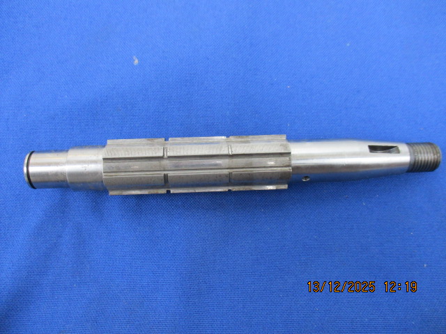 Abtriebswelle Getriebe R50,50/2,60,60/2,50S,69,69S  (mit Keilnut)  (NOS)